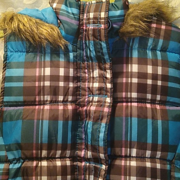 Arizona Jean Company Large FAUX FUR TRIMMED HOODED PUFFER VEST - Picture 2 of 8